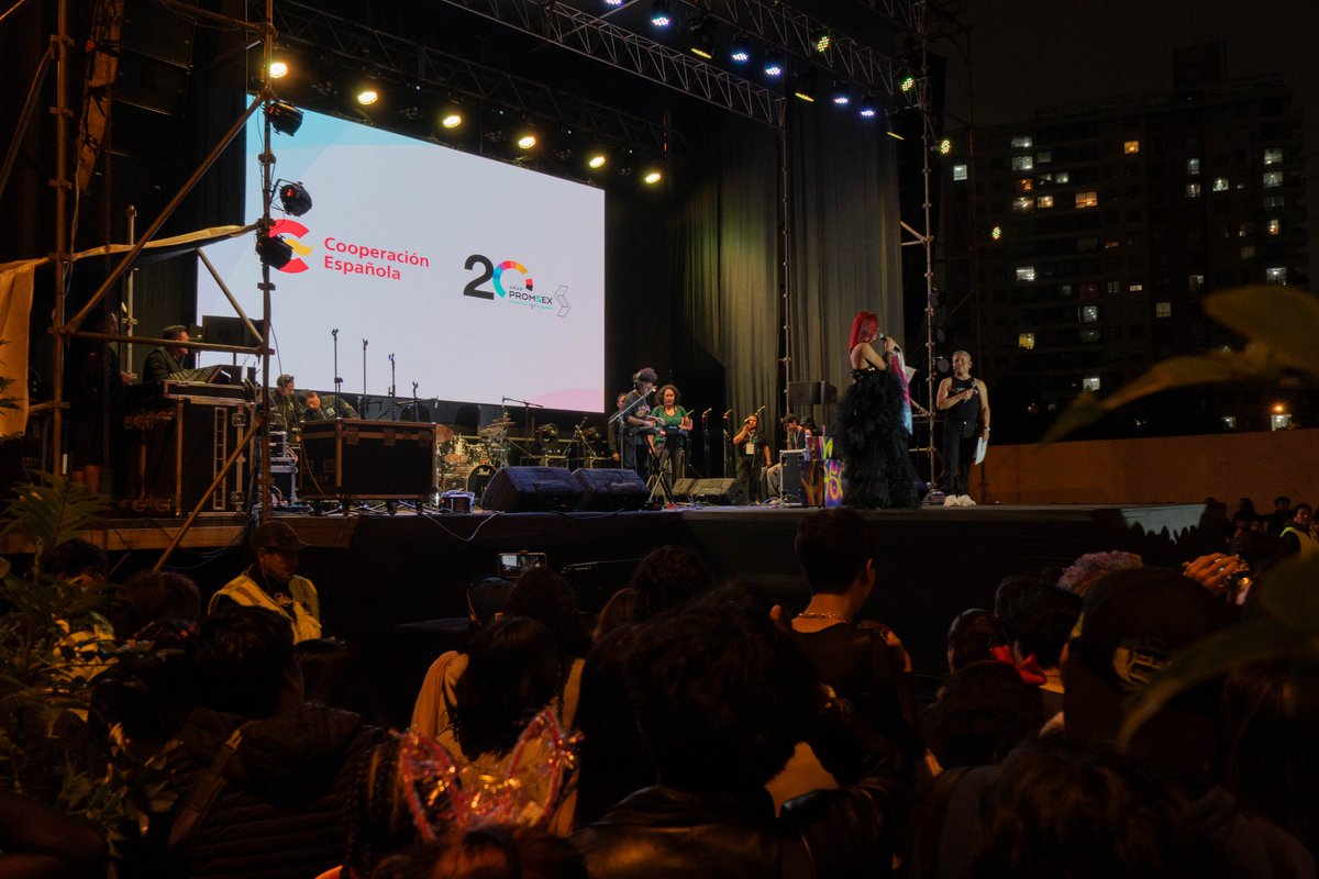 AECIDPeru's tweet image. Compartimos algunas imágenes de lo que fue la Marcha del Orgullo Lima, donde celebramos la diversidad, la libertad y la igualdad.
Acompañamos la marcha en el bloque 3 de la comunidad internacional, junto a la @mesagenperu , el Sistema de Naciones Unidas y diversas embajadas.