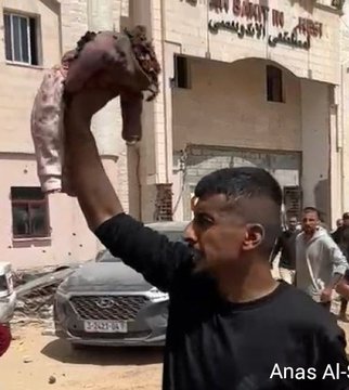 العدو مطبق على (غـــــــــــزة) حصارة
(غــــــــــــــزة) امست كربلاء أخر زمان

يــارجـــالي كــل مـن يشحـن عــيــــارة
فوقهـــــــــــــــــم والله مانغلق أمــــــان

مـــــــن يريد اليــــــوم ينجح فاختبارة
يسند الطوفان بأيــــــــــده واللســــــان

#محمود الجنيد