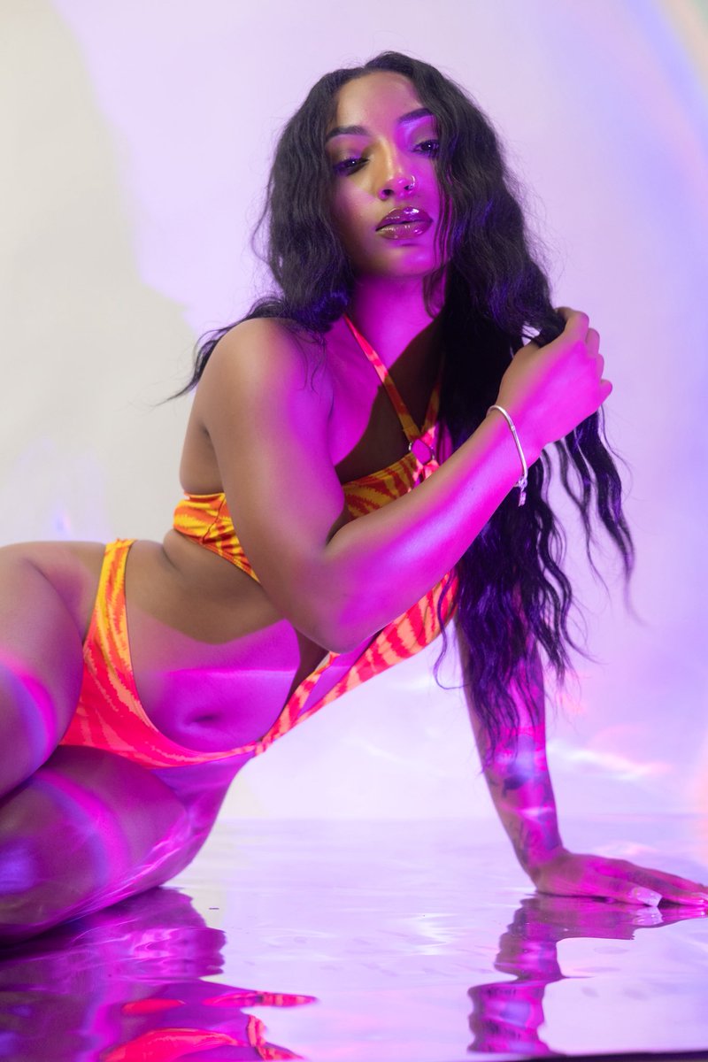 DejaDestinee__'s tweet photo. Happy 4th 🍾 https://t.co/ws7fPM3KPe
