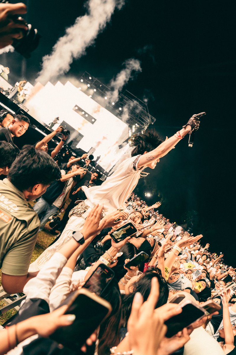 eaJPark's tweet image. Jars… PFJ…. My heart is full to the brim tonight 🥲🫶 terima kasih 🙇‍♂️ tomorrow’s show will be even better 🥰 see you then!