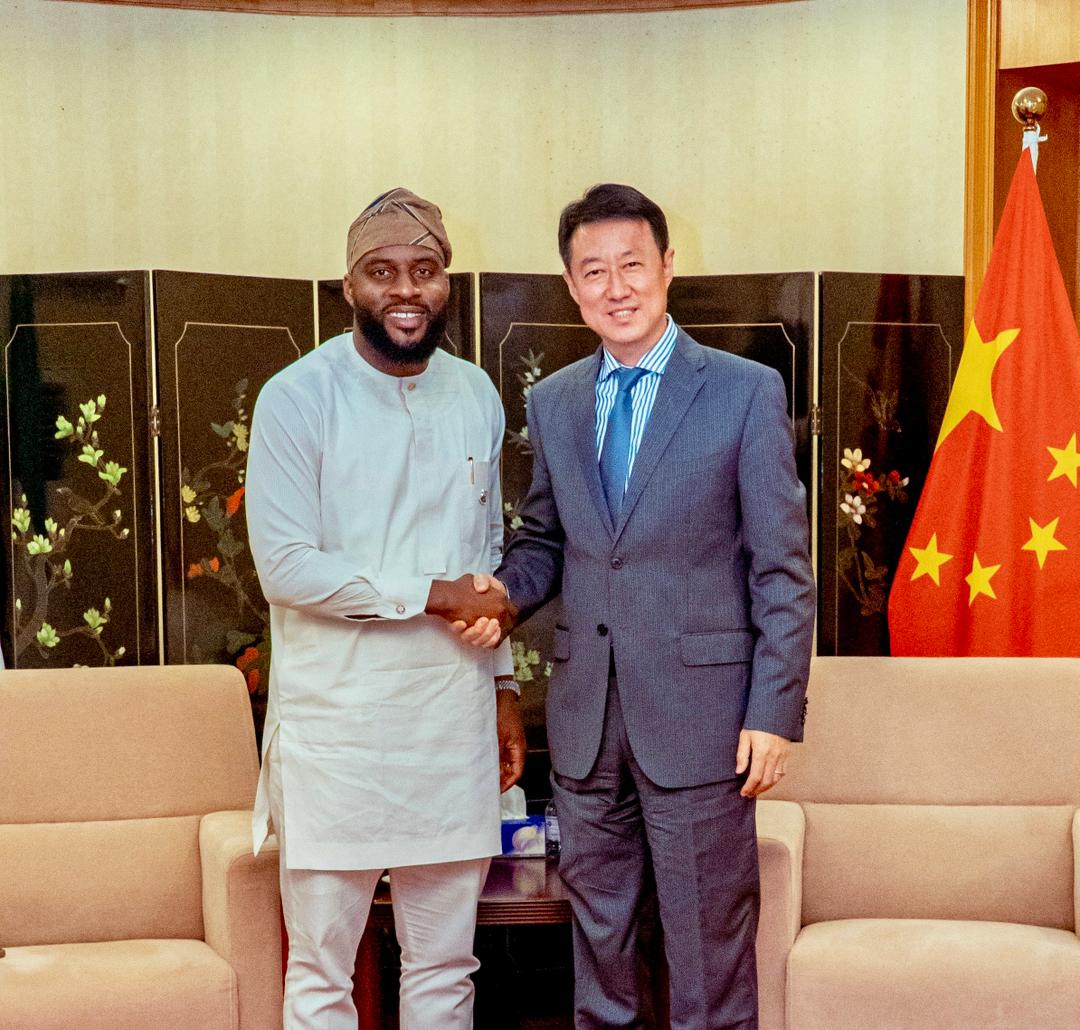Adebo_ogund's tweet image. Today, I had the honor of visiting His Excellency, Ambassador Yu Dunhai, at the Chinese Embassy in Abuja in my capacity as Chairman of the Conference of Speakers of State Legislatures of Nigeria (CSSLN).
Our meeting focused on exploring strategic partnerships between the…
