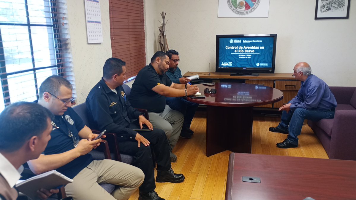 Personal de la Sección mexicana de la CILA en conjunto con Protección Civil y CONAGUA, realizaron una reunión para establecer la coordinación requerida sobre el Control de Avenidas en Cd. Juárez, Chihuahua.