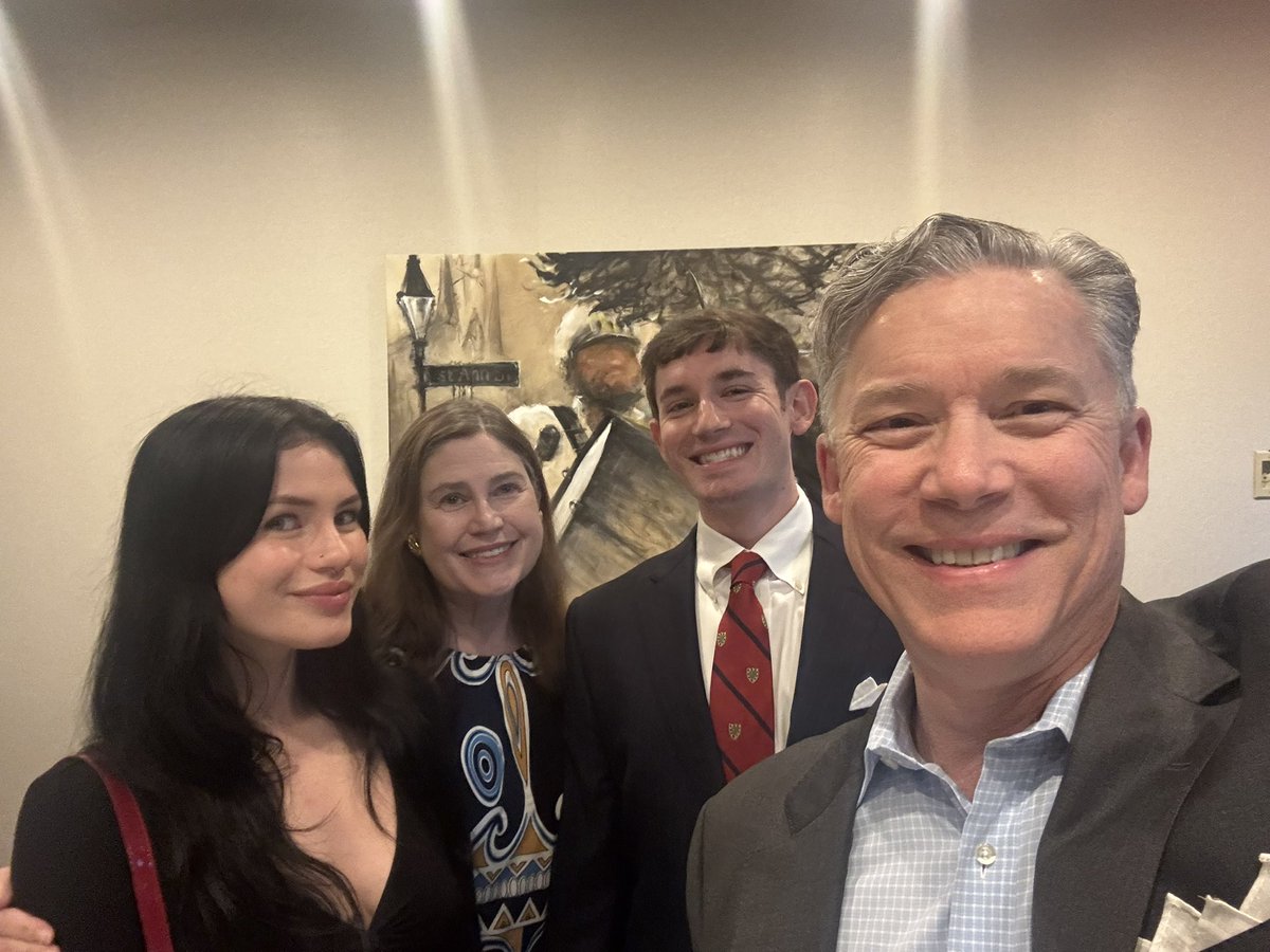 JaworskiForTX's tweet image. Happy Fourth of July from The Jaworski Family. We acknowledge and respect our loved ones, Americans present and past. Our ancestors emigrated to America, searching for freedoms, and they found them here.
Becca and I wish everyone a great day celebrating while remembering our…