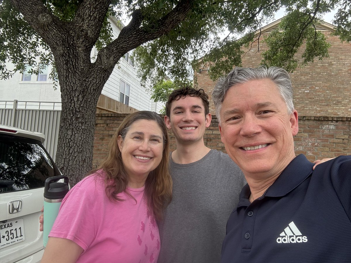 JaworskiForTX's tweet image. Happy Fourth of July from The Jaworski Family. We acknowledge and respect our loved ones, Americans present and past. Our ancestors emigrated to America, searching for freedoms, and they found them here.
Becca and I wish everyone a great day celebrating while remembering our…