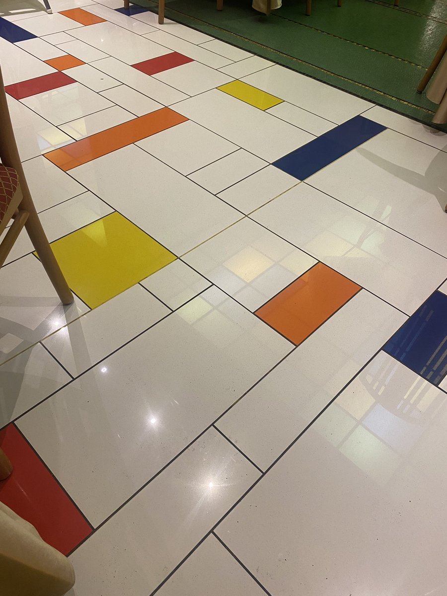 Kafam dağılsın diye italyaya geldim, geldiğim otelin restorantına bak amk deliricem