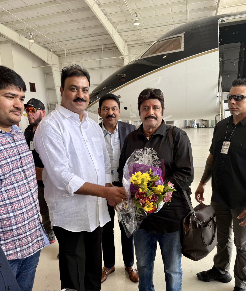 MannavaMohan's tweet photo. నటసింహ నందమూరి బాలకృష్ణ గారికి నాట్స్ సంబరాలకు స్వాగతం సుస్వాగతం !!!

#NATS 
#NATS2025 
#natssambaralu 
#natstampasambaralu https://t.co/SOSl6Mz340