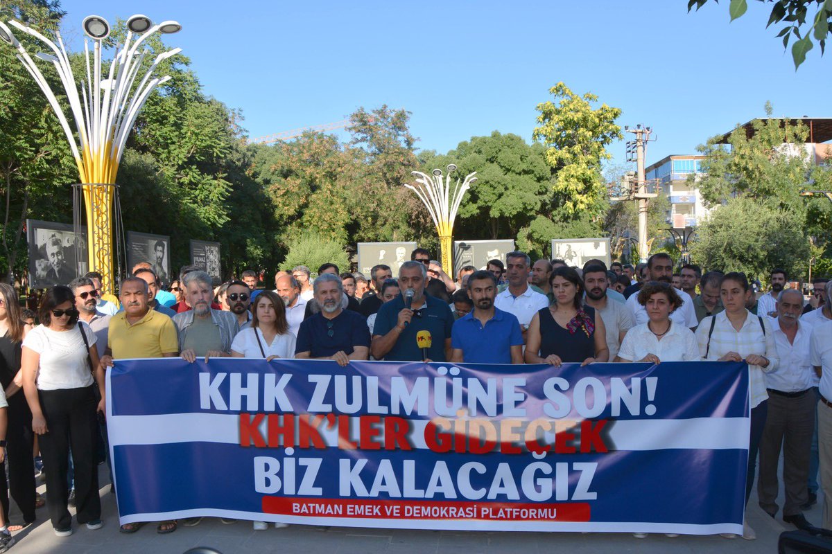 Emek ve Demokrasi Platformu olarak KHK’lerle Haksız ve Hukuksuz şekilde ihraç edilmiş emekçilerin işlerine iade edilmesi için gerçekleştirilen basın açıklamasına katılım sağladık.
Yaşasın Örgütlü Mücadelemiz
Yaşasın KESK
#KeskliİhraçlarOnurumuzdur 
#khklergidecekbizkalacağız