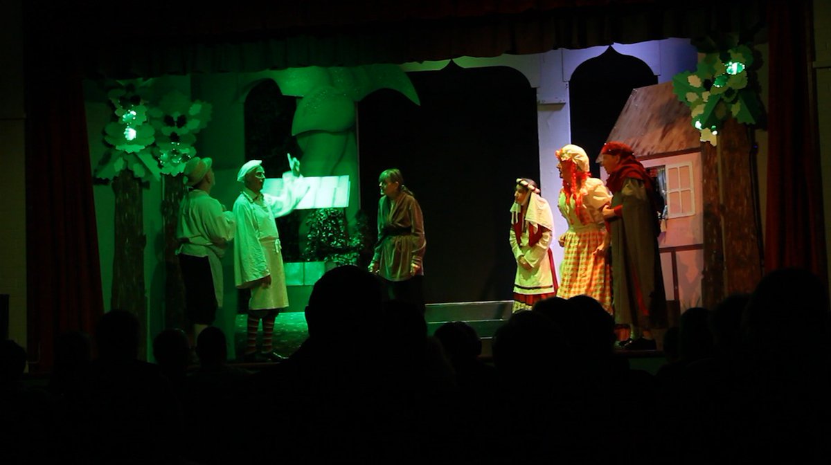 ITHProductions1's tweet photo. Tomorrow, we will be in Reading to attend Triangle Players' open day, shooting highlight videos to commemorate their 80th Anniversary.
Come down to Tilehurst Methodist Church Hall tomorrow from 1:30-3:30PM to explore the history of the theatre community group!🎭📽️🎞️
#PantoMagic https://t.co/bzyq0Z22XX