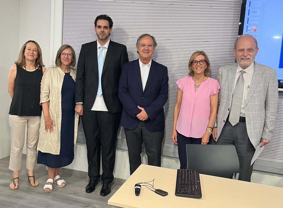 IETeamClinicBCN's tweet photo. @Cristina072020 @hospitalclinic @idibaps Avui he llegit la tesi doctoral Javier García González. "Eficàcia de noves vies de tractament antibiòtic de l'endocarditis enterocòcica avaluades in vitro i al model d'endocarditis experimental". Anys d’esforç i dedicació a la investigació de màxim nivell 👏👏👏 @Cristina072020 https://t.co/Ma6SWZdMAU