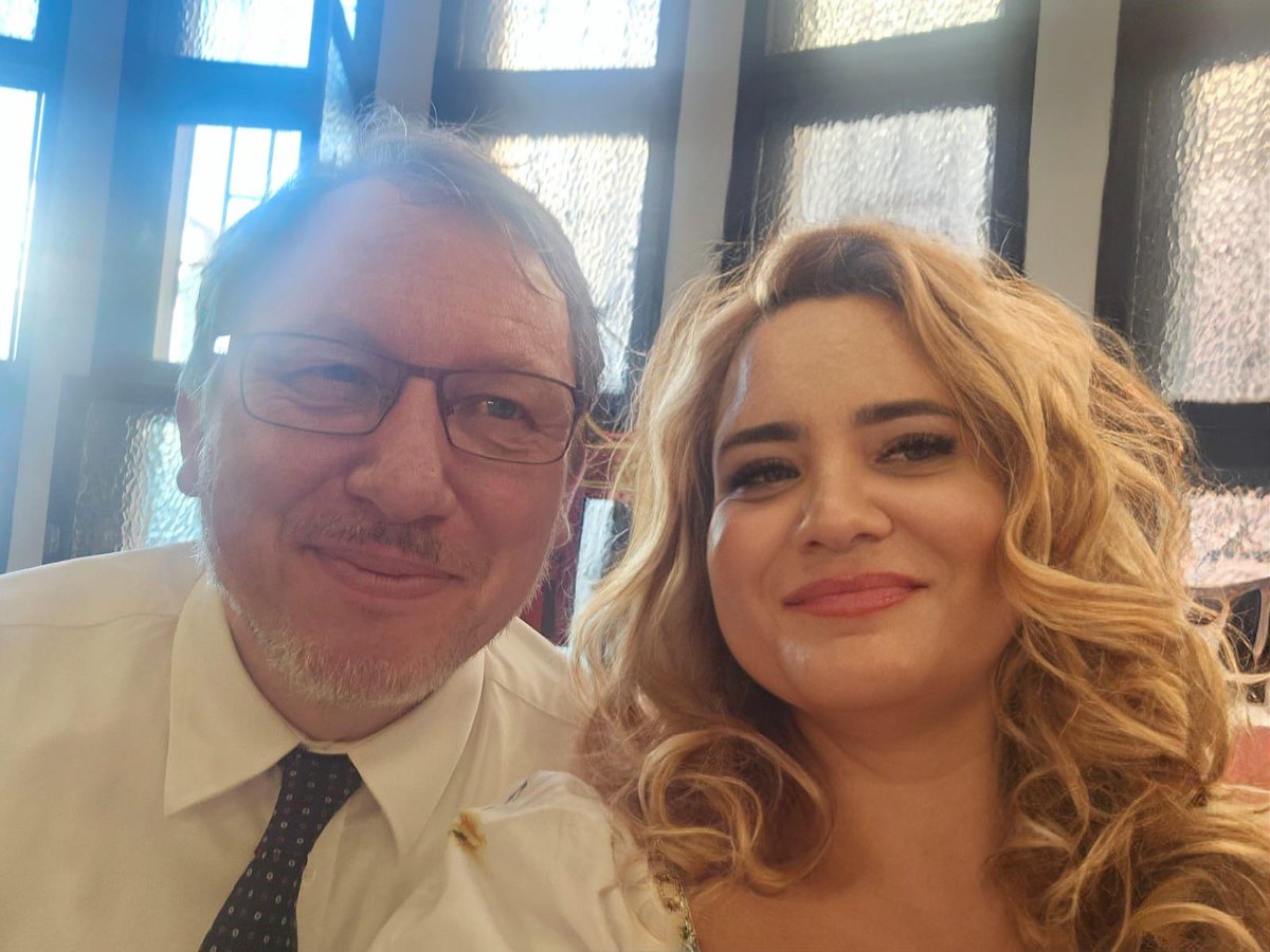 🇵🇱„Za drutami Murnau historia, która porusza serca” – wyjątkowe spotkanie z prof. Janem Majchrowskim w Nysie
Dziiejsze spotkanie z prof. Janem Majchrowskim to coś więcej niż promocja książki. To była opowieść – głęboka, wzruszająca, poruszająca sumienie. Opowieść o ojcu i synu, o