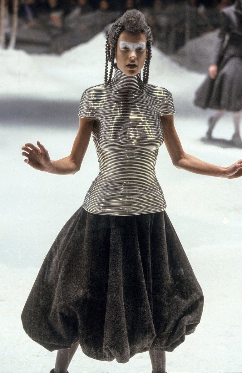 _HDD's tweet photo. Alexander McQueen (1999) https://t.co/4D3GdB2q0z