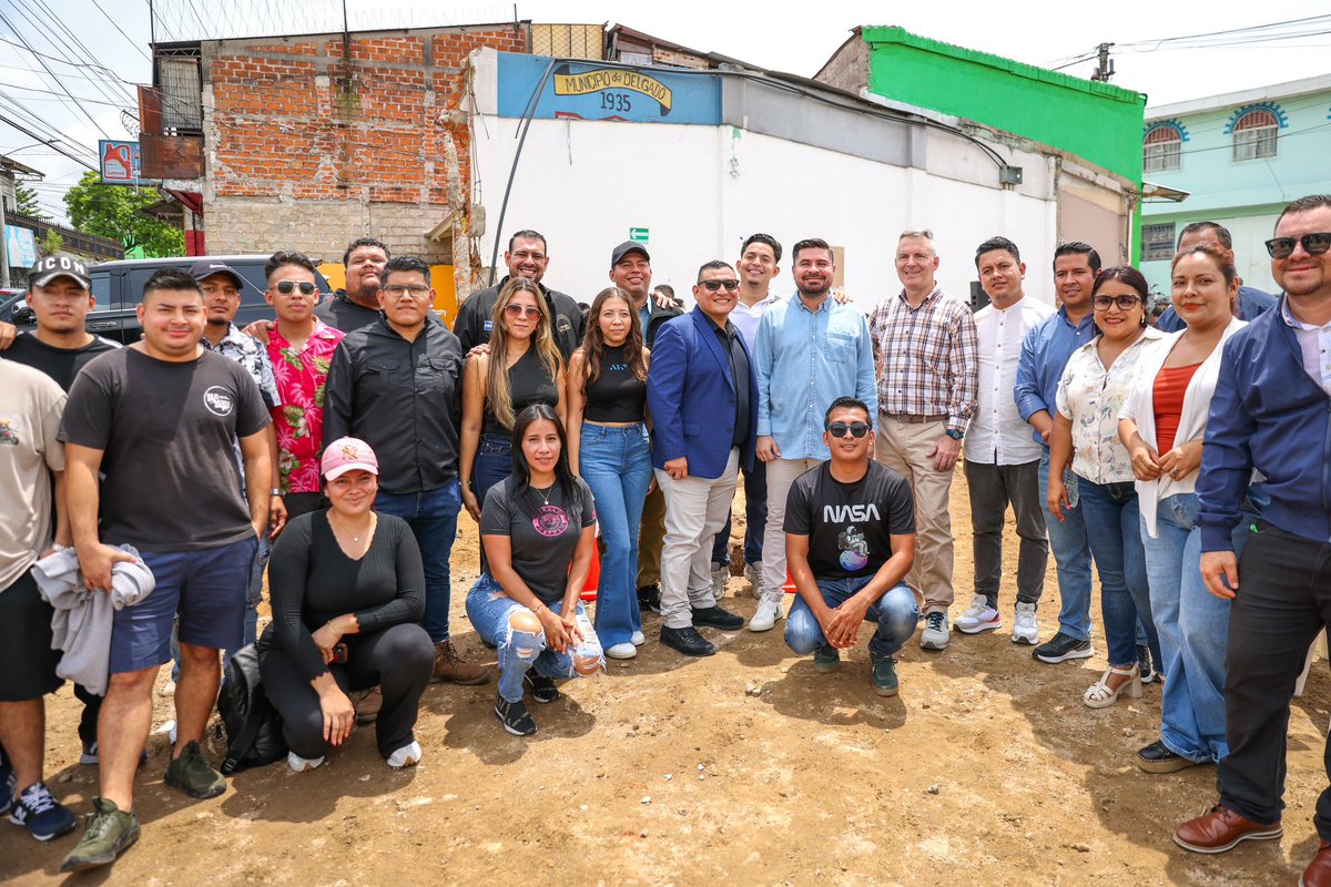 ReconstrucciΓ³n del Tejido Social πΈπ» (@tejidosocialsv) on Twitter photo π§πͺ¨ | Durante el acto de colocaciΓ³n de la primera piedra del CUBO Ciudad Delgado, contamos con la participaciΓ³n de autoridades comprometidas con el desarrollo de nuestra juventud: <a href="/sliptone/">Carlos Marroquin</a>, nuestro director, <a href="/TraniVito/">Vito Trani</a>, Representante de <a href="/ACNURElSalvador/">ACNUR El Salvador</a>, y el diputado de la π§πͺ¨ | Durante el acto de colocaciΓ³n de la primera piedra del CUBO Ciudad Delgado, contamos con la participaciΓ³n de autoridades comprometidas con el desarrollo de nuestra juventud: <a href="/sliptone/">Carlos Marroquin</a>, nuestro director, <a href="/TraniVito/">Vito Trani</a>, Representante de <a href="/ACNURElSalvador/">ACNUR El Salvador</a>, y el diputado de la