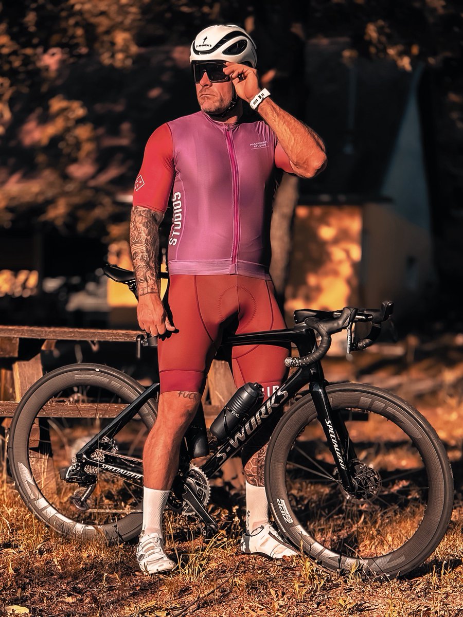 who likes red bulges ?

#bulges #bulge #lycrabulge #lycra #spandex