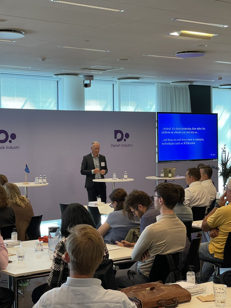 Hvordan skaber vi digital suverænitet i Europa – uden at tabe tempoet i den globale teknologiudvikling?

Spørgsmåletvar omdrejningspunktet, da jeg  deltog i <a href="/DanskIndustri/">DI - Dansk Industri</a> event Shaping Europe’s Digital Future in an Era of Global Tensions sammen med digitale attachéer fra hele EU