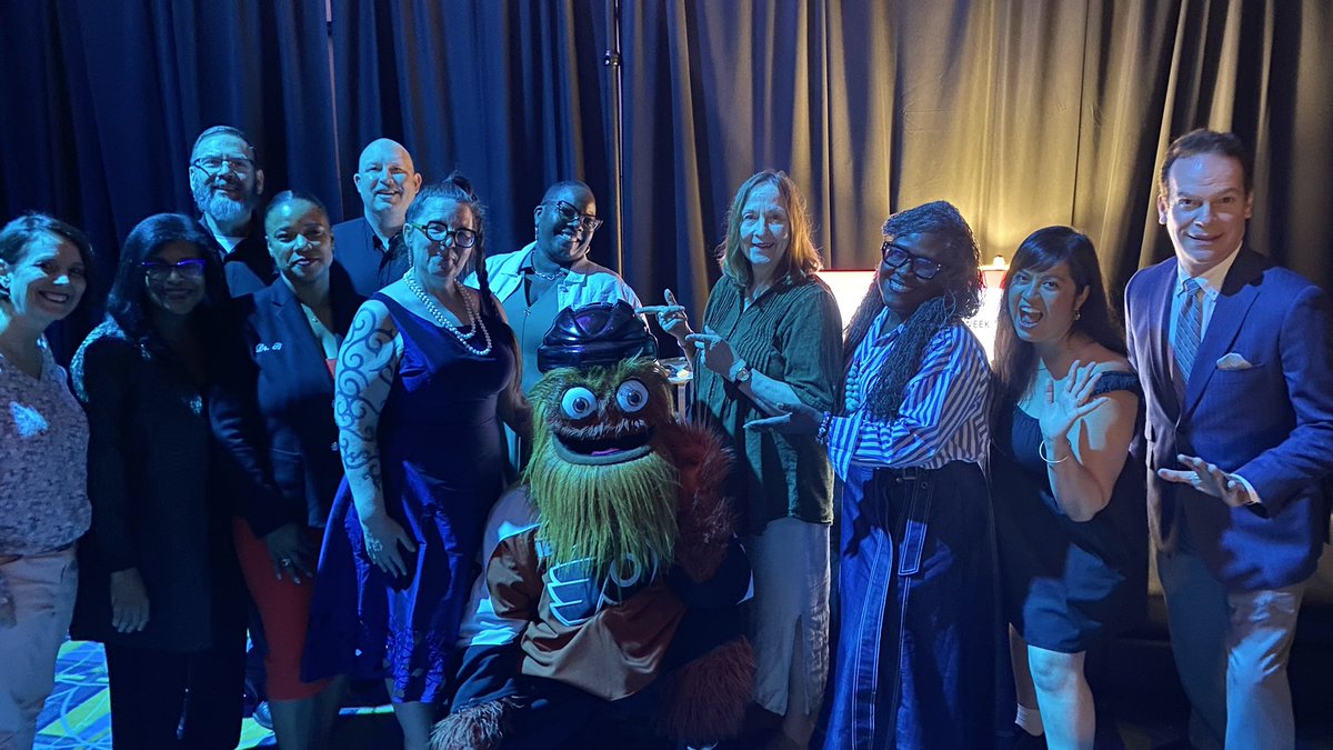 زیبا (@djzibaz) on Twitter photo From the closing session at <a href="/ALALibrary/">American Library Association</a> #ALAAC25 in Philly this past Monday! From the closing session at <a href="/ALALibrary/">American Library Association</a> #ALAAC25 in Philly this past Monday!