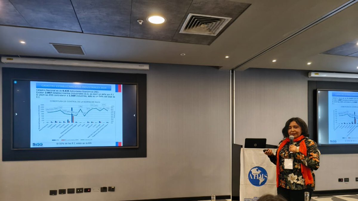 🗣️Elba Vargas, profesional de Aguas Servidas y Riles #SiSS expone sobre la normativa que regula las descargas de plantas de tratamiento de aguas servidas y calidad del tratamiento referido a nutrientes, en Simposio <a href="/aidischile/">Aidis Chile</a> sobre Recuperación de Nutrientes y Gestión Hídrica