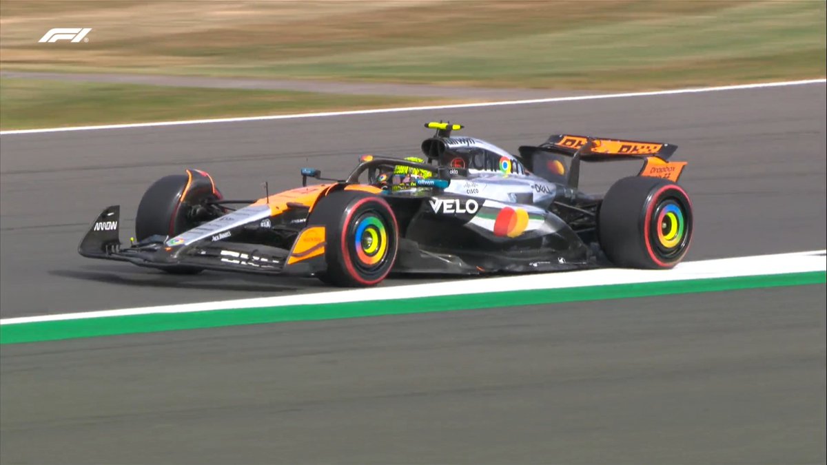 Forlaan19051's tweet photo. 💠Muy, muy rápido

🔸Lando Norris dejó en claro que "no hay nada de qué estar demasiado orgulloso todavía" después de su desempeño encabezando la tabla durante las prácticas del viernes para el Gran Premio de Gran Bretaña.

#F1 #BritishGP 🇬🇧 https://t.co/7ONgbG2tKd