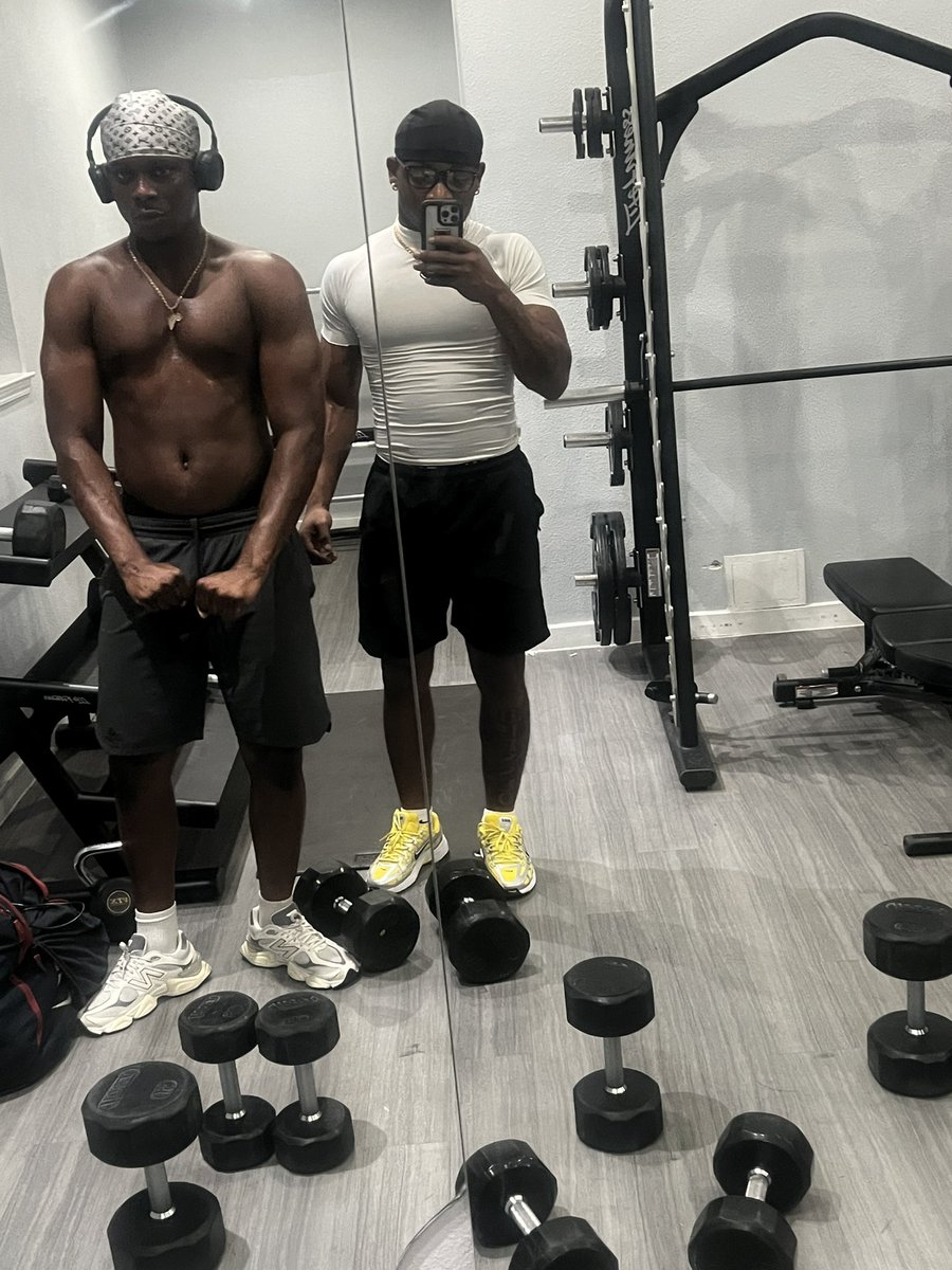 Dev Tshitenge (@devtshitenge) on Twitter photo 1% better inna weight room 6β2 200LBS cornerback πͺπΎ #JUCOPRODUCT <a href="/Red_Raven_FB/">Coffeyville Football</a> 1% better inna weight room 6β2 200LBS cornerback πͺπΎ #JUCOPRODUCT <a href="/Red_Raven_FB/">Coffeyville Football</a>