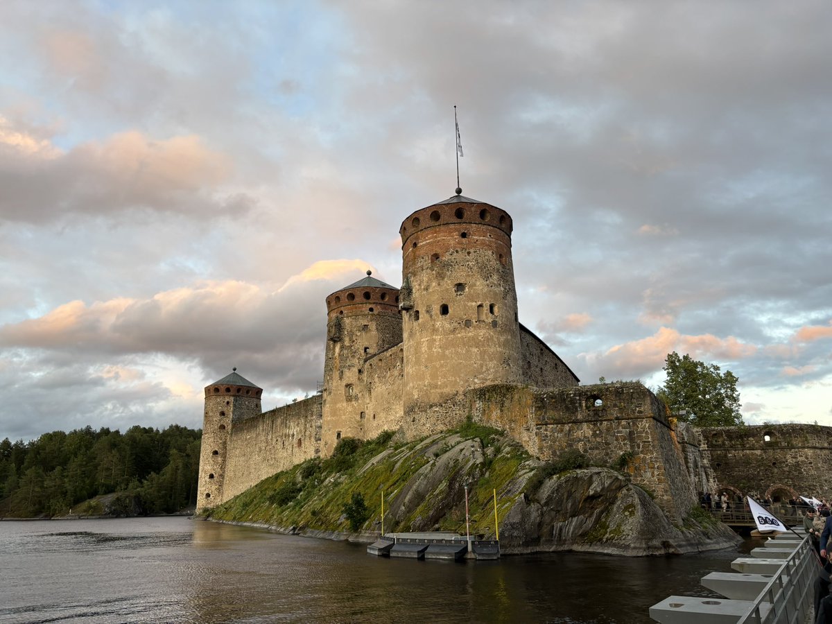 Post-opera glow over Olavinlinna  🇫🇮 <a href="/operafestivalfi/">Savonlinnan Oopperajuhlat</a>