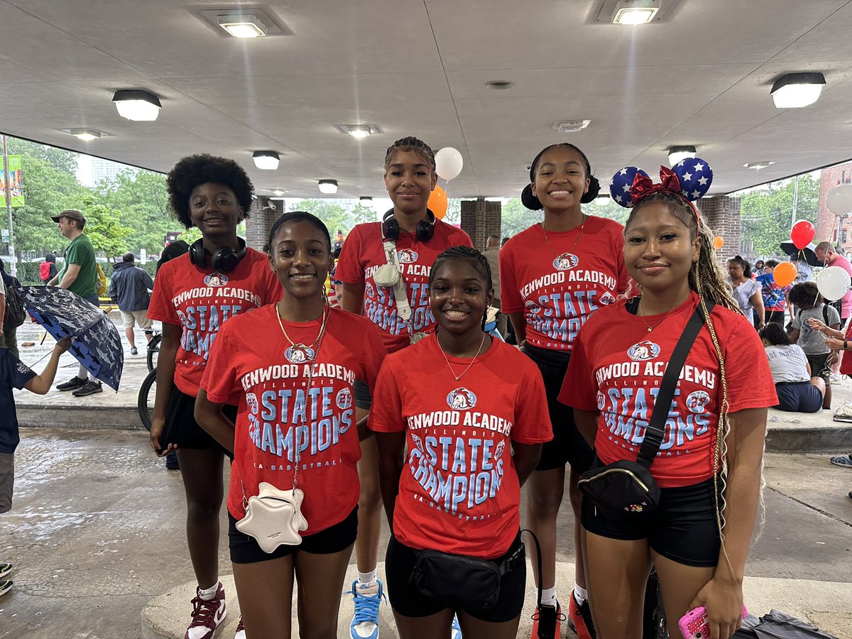 BleedGbb's tweet image. #4thOn53rdParade
#KenwoodBasketball
@BroncoSociety @KenwoodSports @CPLAthletics @HydeParkHerald @mikeclarkpreps @K_Williamsmedia @culture_chi