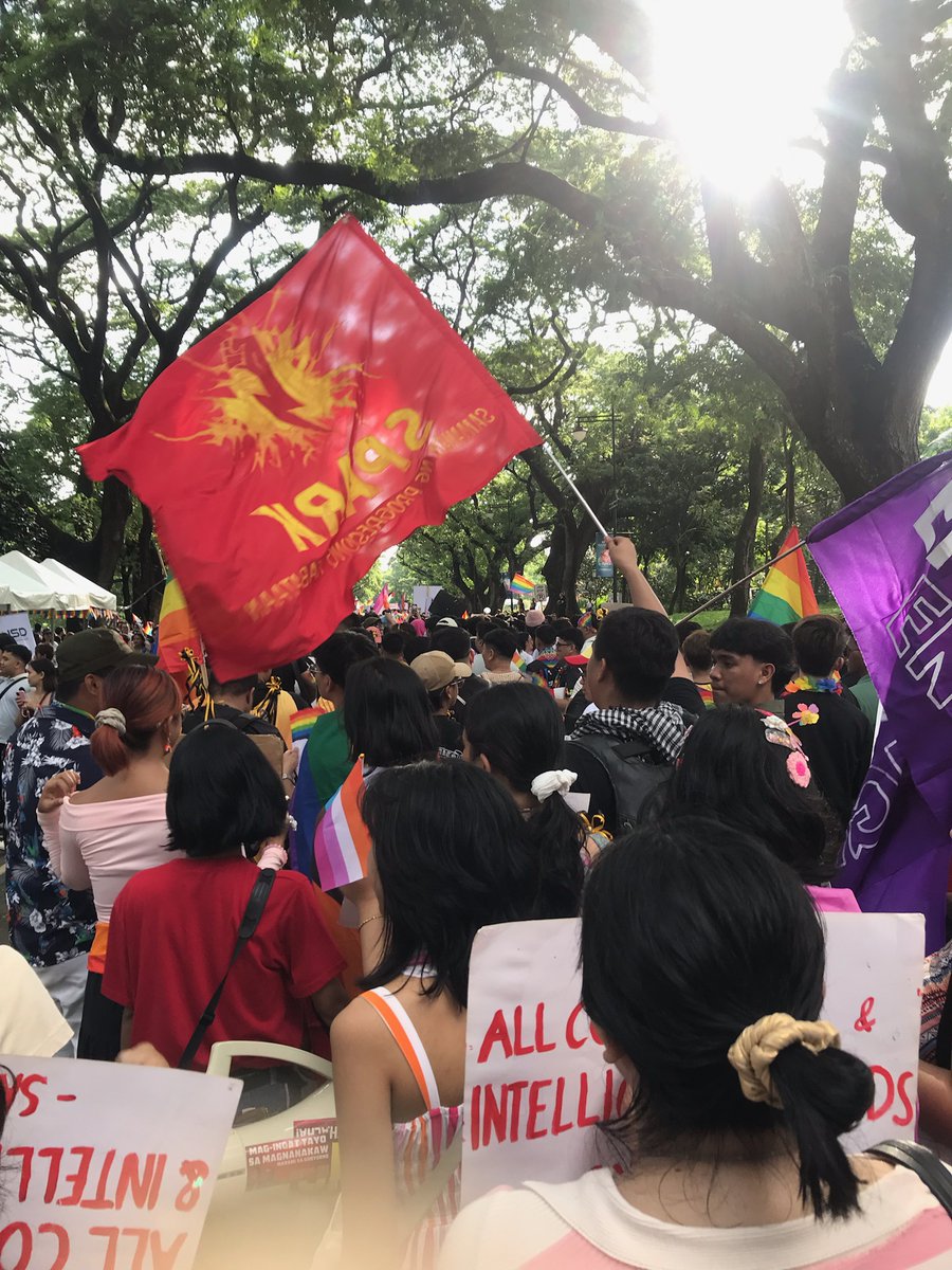 4vrhil's tweet photo. happy pride !! 

—para sa pag-ibig na masipag at matiyaga. https://t.co/xNzr63NWPX