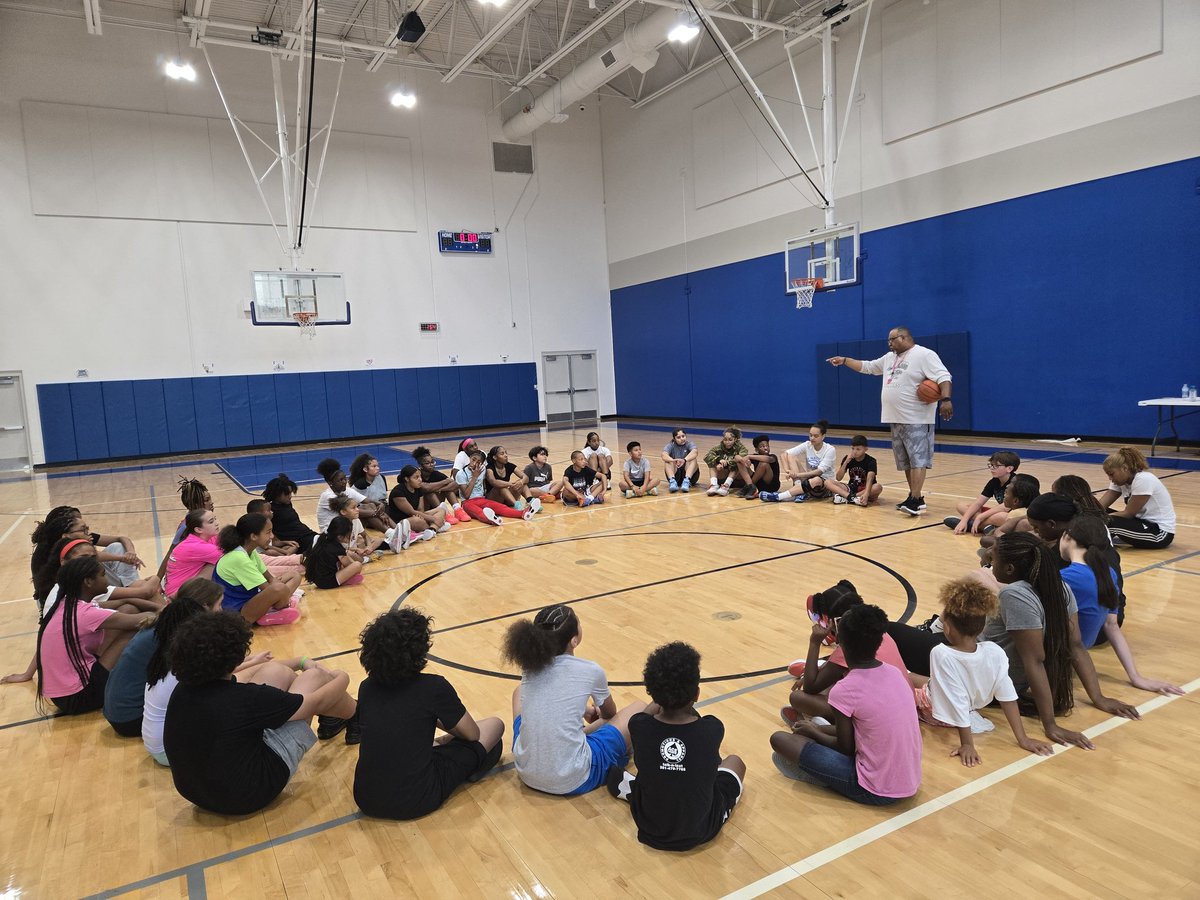 CEK_GBB_FanPage's tweet photo. That's a wrap! Day 4 of 🏀 camp was epic! We love our campers that came out. Thank you, Camp coaches! @coach22ab @Kyndallrae_ @AniyaCooper03 @CroutJa @pressboxboyz @SheldonISD @skylar2028 @tiana_2027 https://t.co/rUgsw8ujhA