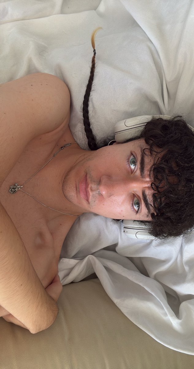 deubedé tweet media