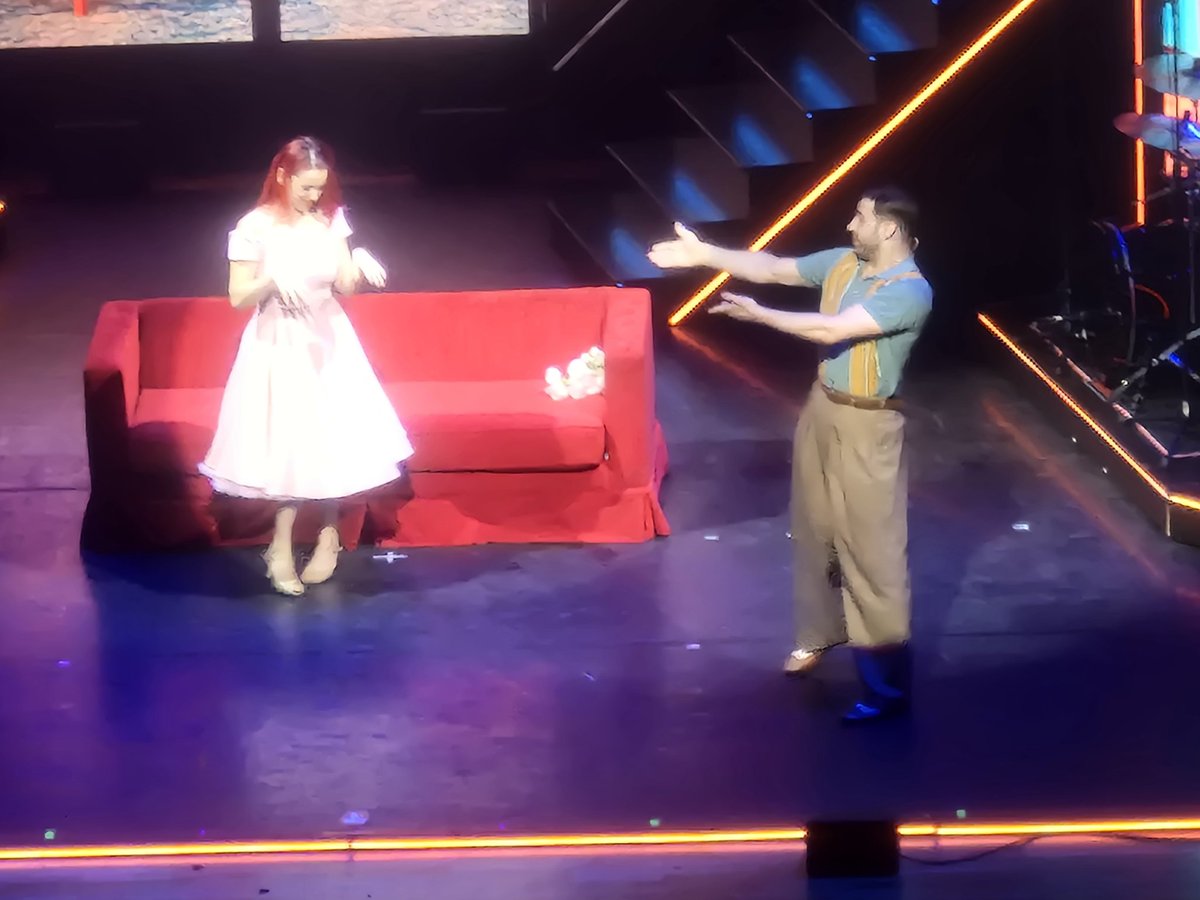 RyanSoapKing25's tweet photo. A few bits from part 1. Vito in a chef apron I didn't see coming 😂 - a good nod to his Celebrity MasterChef win. 👏🏼👏🏼
Love the comedy in this show as well. Dianne and Vito have a lush dynamic. #Strictly #StrictlyComeDancing #RedHotandReady @Vito__Coppola @dbuzz6589 https://t.co/721IceLuWb