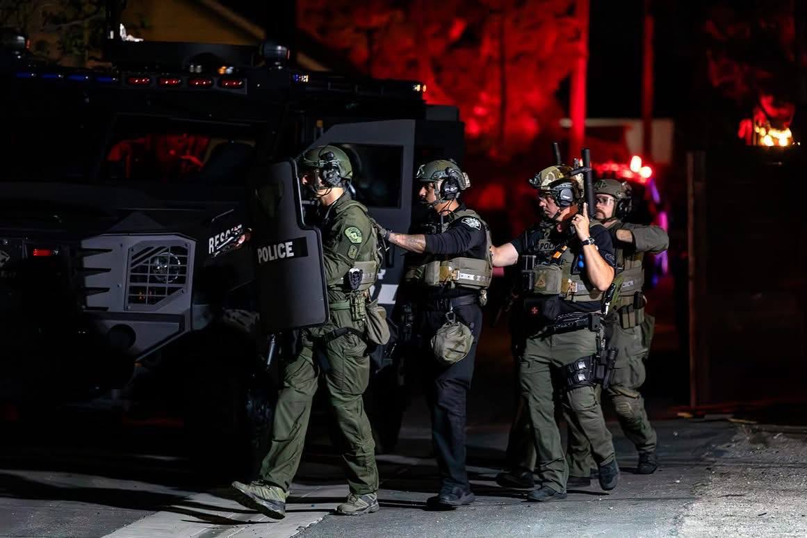 UplandPD's tweet image. On Wednesday evening, around 7pm, we responded to a disturbance in the 600 block of N. 2nd Avenue. The reporting party said a suspect, who was acting erratic and breaking the windows to his own home, threw a chair and an axe at her and another person.
Officers arrived on scene…