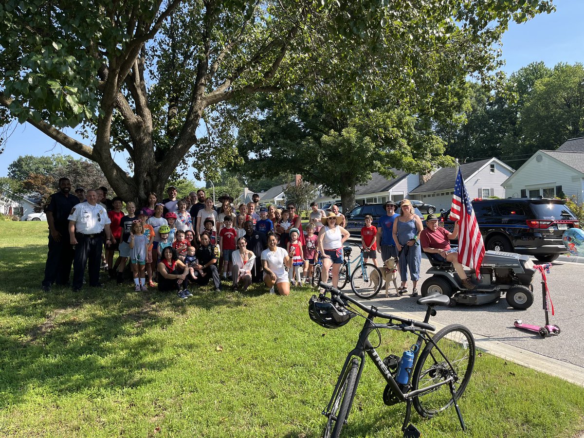 What a fantastic start to the day! The Bowie Police Department was excited to take part in the annual Long Ridge Independence Day bicycle parade. 🚴🏻‍♂️We thank the organizers for the invitation. Wishing everyone a fantastic rest of your day. #bowie #fourthofjuly🇺🇸 #community