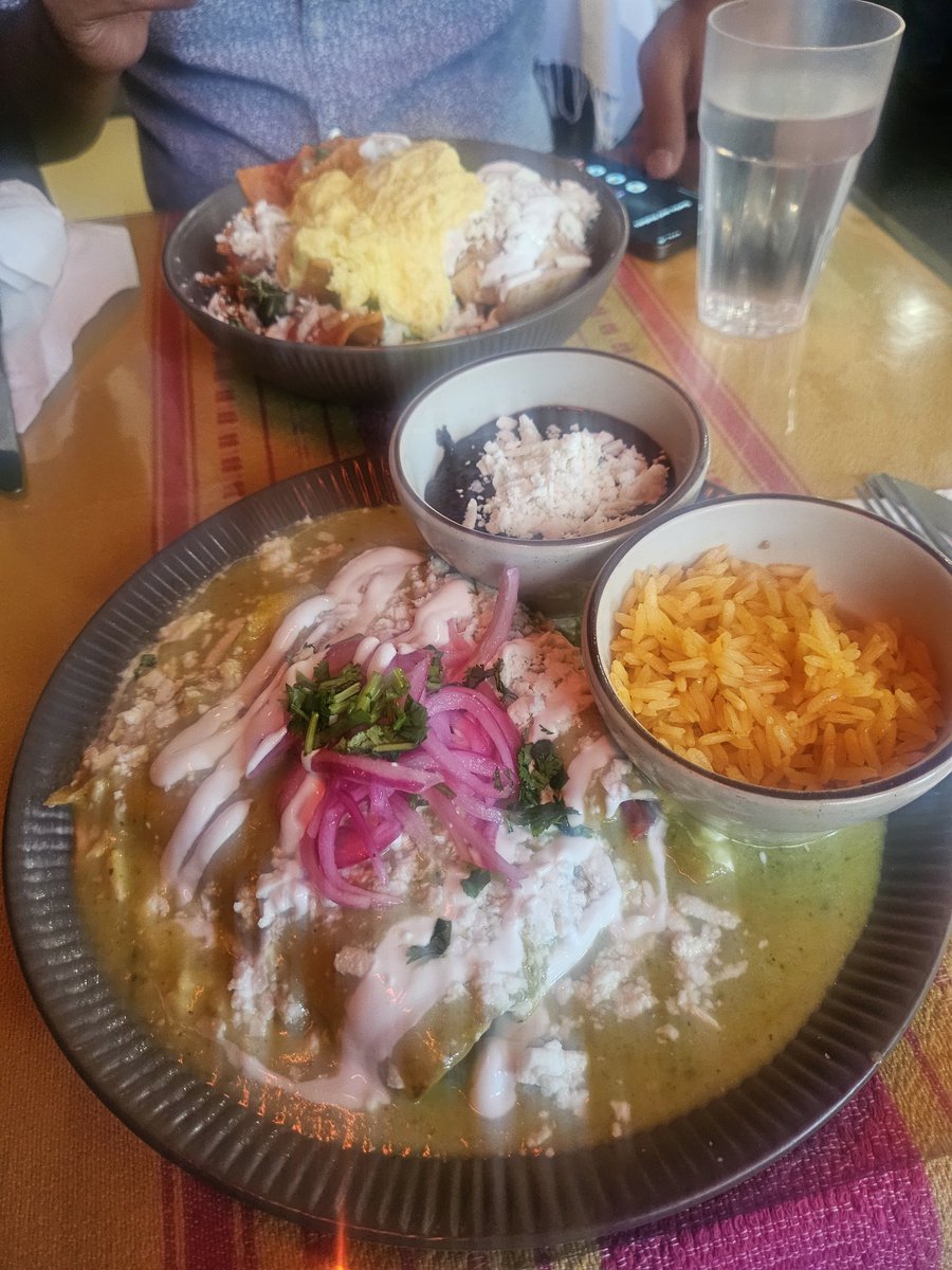 _keysarasara's tweet image. Tartine Manufactory - I go here to see how things that are made by finesse every day flourish. The worth compounds. Inspiring. ✨️
El Mil Amores - Hearty, soulful good that made all the voices in my head stop and relish the food. No other thoughts. It was that good! 💖