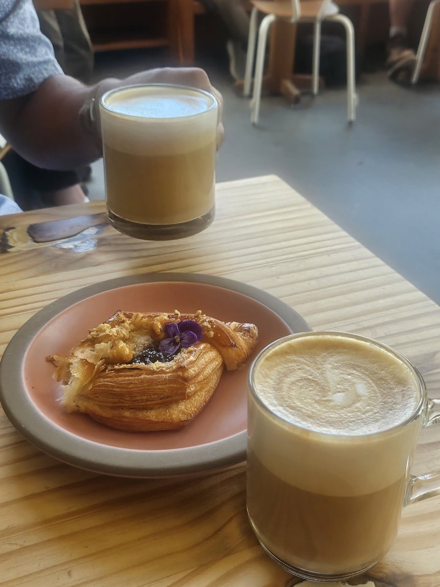 _keysarasara's tweet image. Tartine Manufactory - I go here to see how things that are made by finesse every day flourish. The worth compounds. Inspiring. ✨️
El Mil Amores - Hearty, soulful good that made all the voices in my head stop and relish the food. No other thoughts. It was that good! 💖