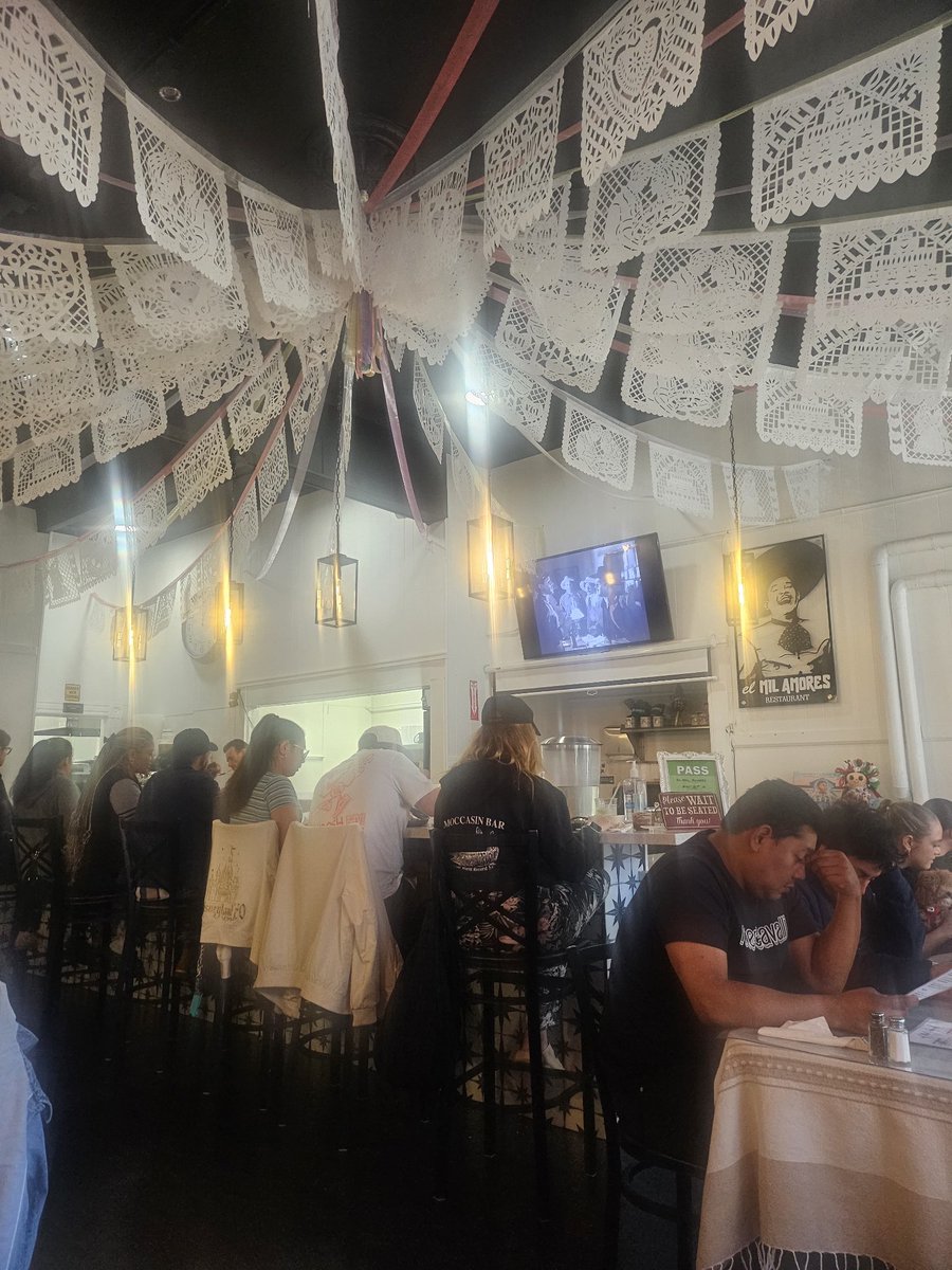 _keysarasara's tweet image. Tartine Manufactory - I go here to see how things that are made by finesse every day flourish. The worth compounds. Inspiring. ✨️
El Mil Amores - Hearty, soulful good that made all the voices in my head stop and relish the food. No other thoughts. It was that good! 💖