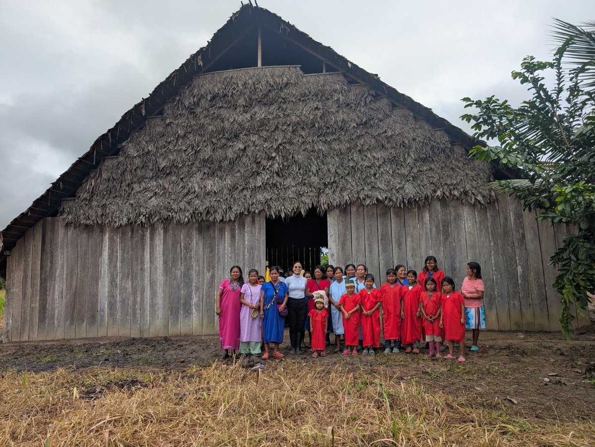 URestitucion's tweet photo. 🤝🏼Nuestro equipo étnico de la #URT #Putumayo, continúa acompañando a las comunidades indígenas víctimas del conflicto armado, esta vez desde el municipio de 📍#PuertoLeguízamo, en donde se realizó jornada de caracterización de afectaciones territoriales del 🛖Resguardo Consará Mecaya, perteneciente al pueblo ancestral Coreguaje y ubicado en el corregimiento de Mecaya.