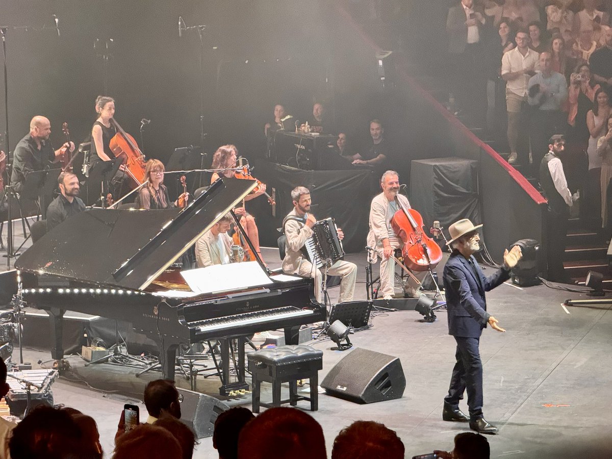 nickjjoy's tweet photo. Pretty much any concert at the @RoyalAlbertHall is boosted by 10% by the addition of @annalapwood on the organ, absolutely killing it tonight with @LudovicoEinaud https://t.co/SCFf65QDWu