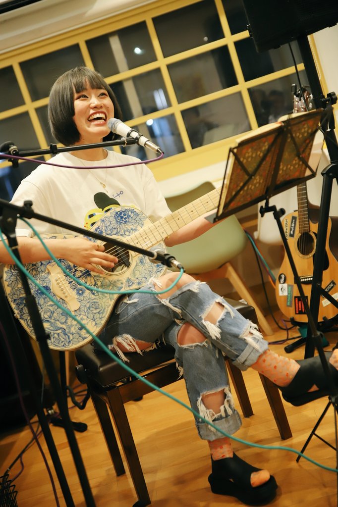 gomuzori's tweet photo. 25/7/4(金) 仙台 SORA CAFE
黒やん(#KUROYAN)×Nanas◎n(#ななそん)
two man live ｢夏空カフェ｣

超たっぷりソロとアンコールでコラボ🎵
最近はあまり演ってないレア曲も聴けて
#ｱｯﾄﾎｰﾐｨ なライブでした😄 https://t.co/0ks2FuSssa