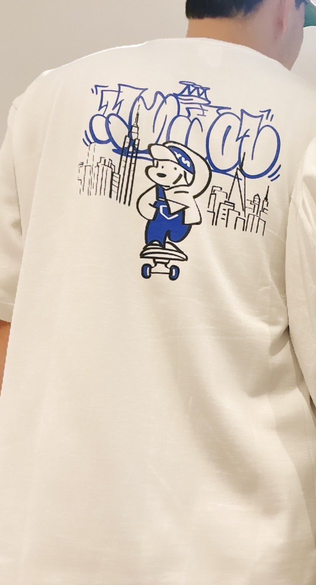 おはこくーん😙🧠🧬✨
今日はデザフェスですね！
ブース出展するクリエイターさん頑張ってくださいね😆
こくーんはポストによく登場するJohn君Tシャツ着ていきます🐶🛹🔵
会場の中は暑いみたいだからしっかり熱中症対策していかないとね🤗

今日も楽しんでいきましょー✨