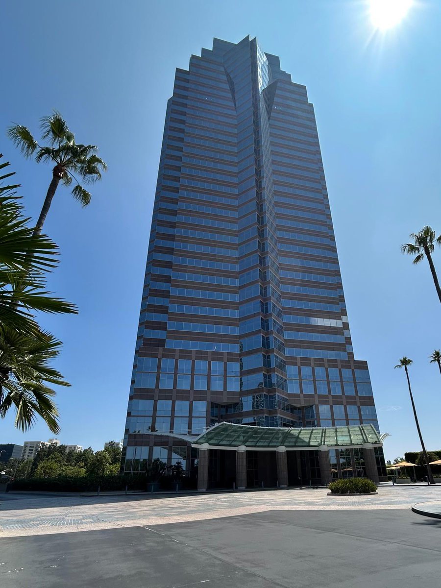 Ei oo vielä Gruber Hans tippunut tornista. Täytyy ootella joulua… #diehard #nakatomitower