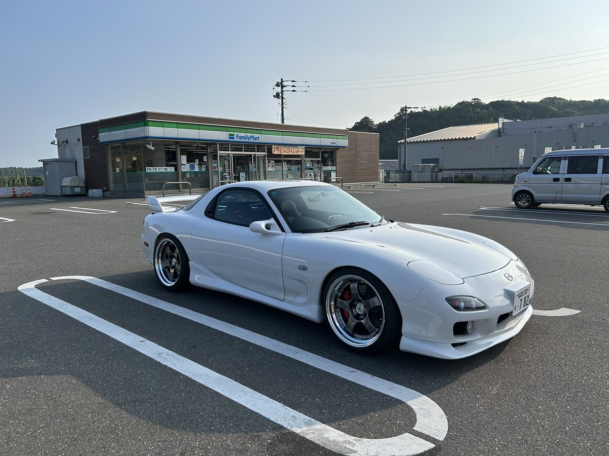 tomo_fd3s_3's tweet image. ファミマで休憩🥤