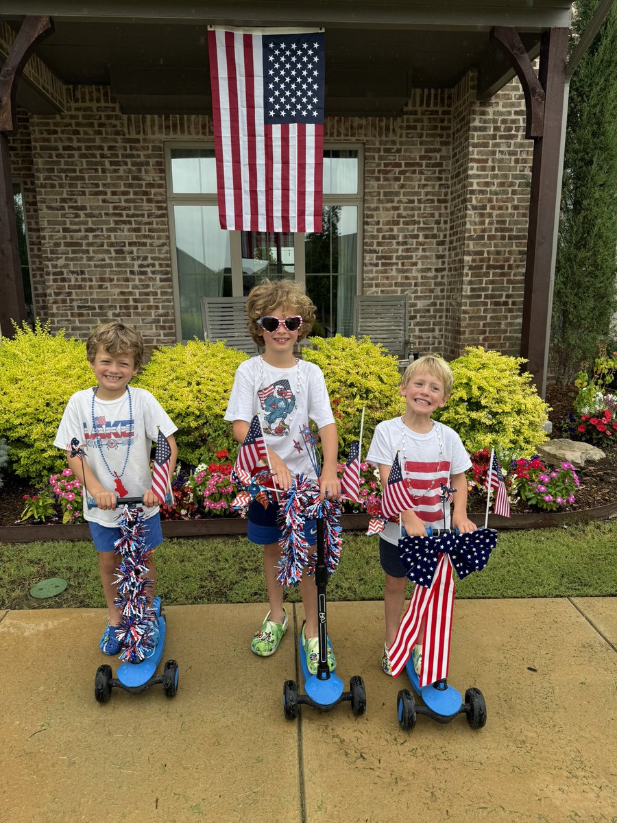 jbryanporter's tweet image. Happy 4th, friends! 🇺🇸