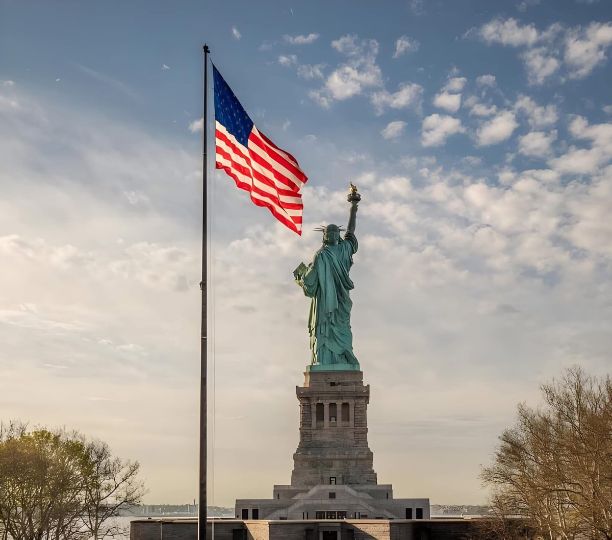 EPRC_Georgia's tweet image. It is with a sense of gratitude and fraternity that we extend our heartfelt congratulations to our American friends on the 249th anniversary of the United States' independence! 🇺🇸✌️
Happy Independence Day, America! 🇺🇸
გილოცავთ! 🎆
#IndependenceDay