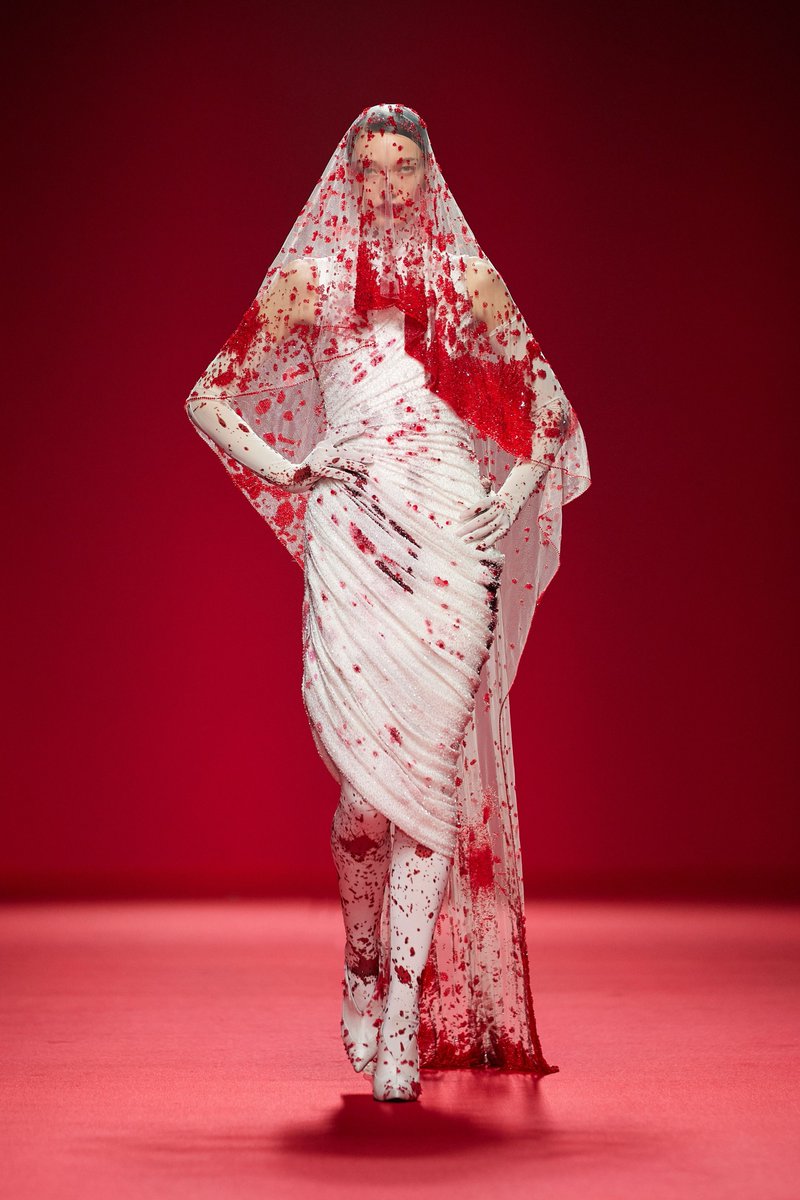 beyzhive's tweet photo. “this house was built with blood and bone
and it crumbled, yes, it crumbled”

beyoncé sewing the star-spangled banner in a robert wun blood-spattered ‘bleeding love’ couture gown https://t.co/82b52cyH4U
