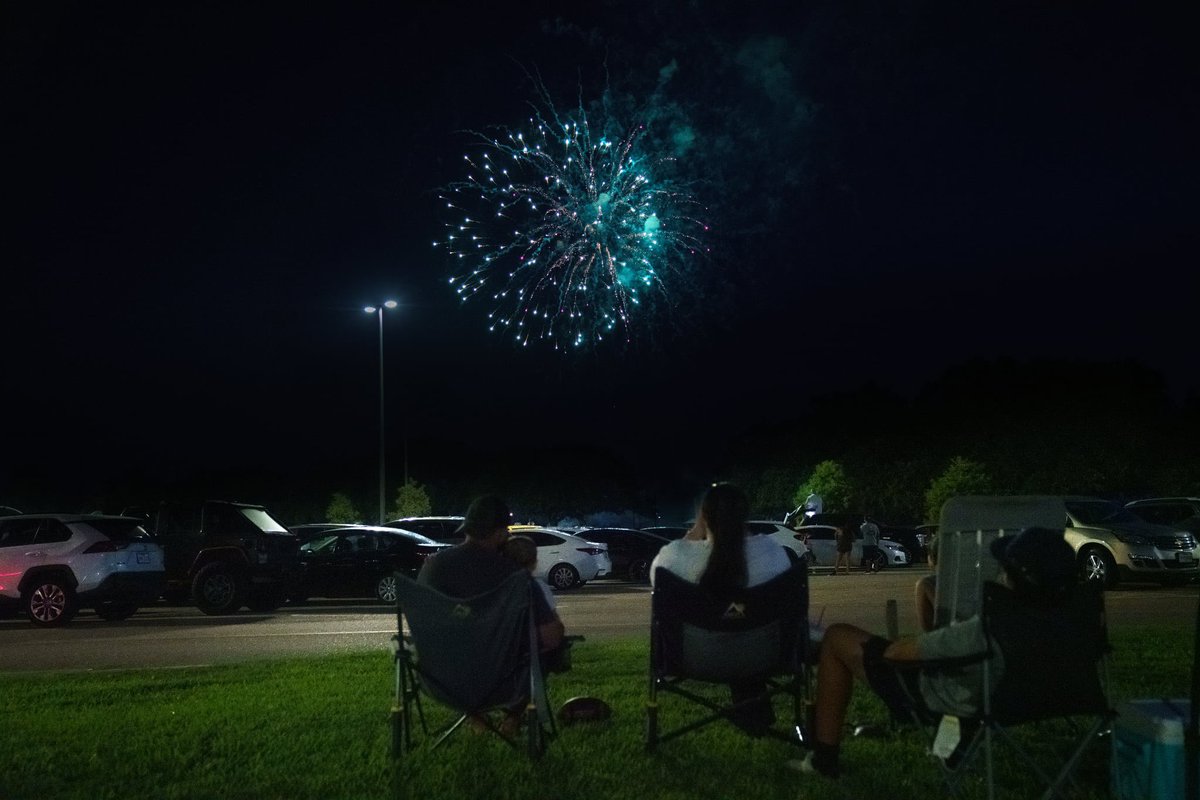 Happy 4th of July to our Dolphin family!🇺🇸⭐️

Don’t forget to join us in between the flag poles on campus for a band concert at 8 p.m., and an awesome firework show starting at 9!🎆
