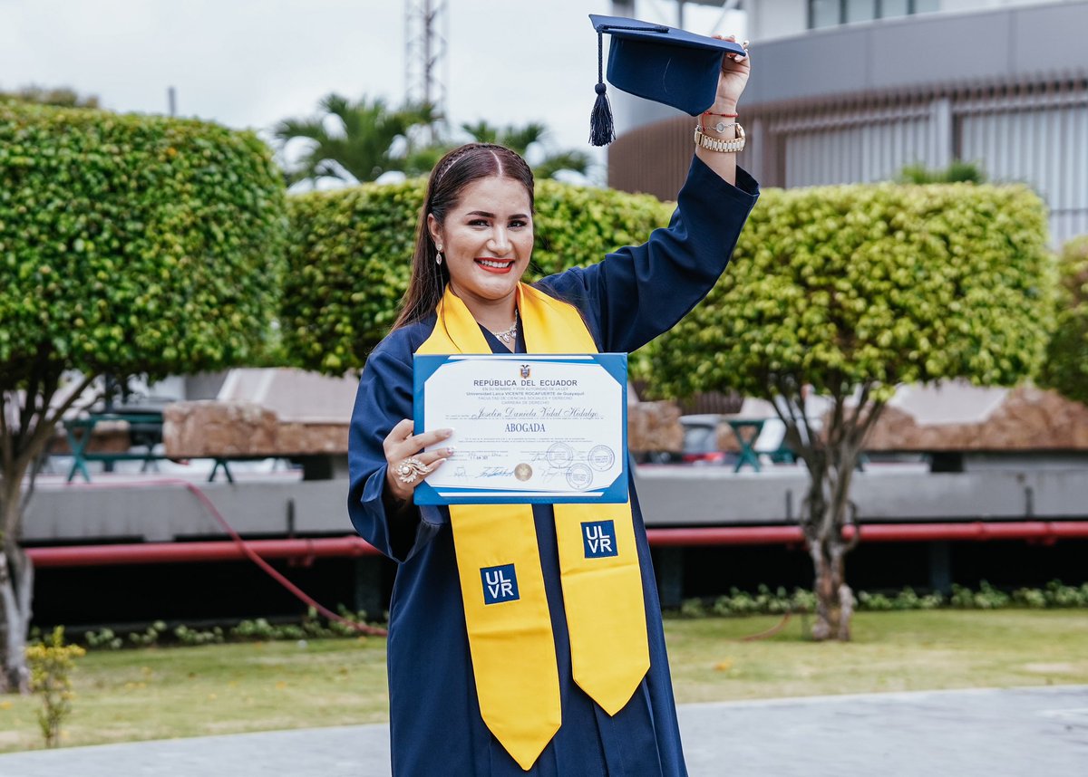 ulvr_edu's tweet photo. 🎓🌟 ¡Felicitaciones a los graduados de la Facultad de Ciencias Sociales y Derecho y de la Facultad de Administración de Empresas! Hoy celebramos su valentía, compromiso y liderazgo.
#LíderesDelFuturo #TransformandoElMundo #ULVR https://t.co/wggyCVwUer