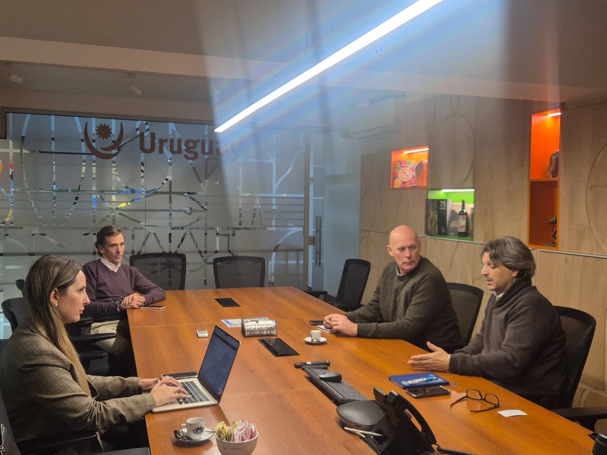 🤝 Evaluación estratégica de la misión Osaka - Tokio. 

<a href="/CancilleriaUy/">Cancillería Uruguay 🇺🇾</a>, #UruguayXXI y <a href="/CNDUruguay/">CND</a> mantuvieron una reunión de trabajo para evaluar los resultados de la reciente misión oficial a Japón, en el marco de la Expo Osaka 2025.