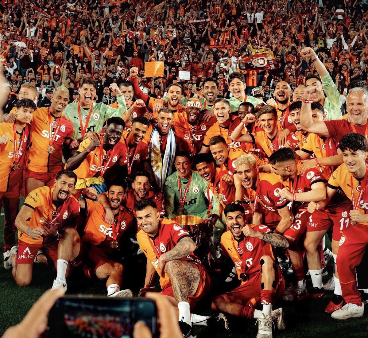 "Hak yiyip 'Gak' diyenlere, gecemizi gündüzümüze karıştırıp inancımızı daha çok arttıranlara tekrar geçmiş olsun."

#Hedef2026