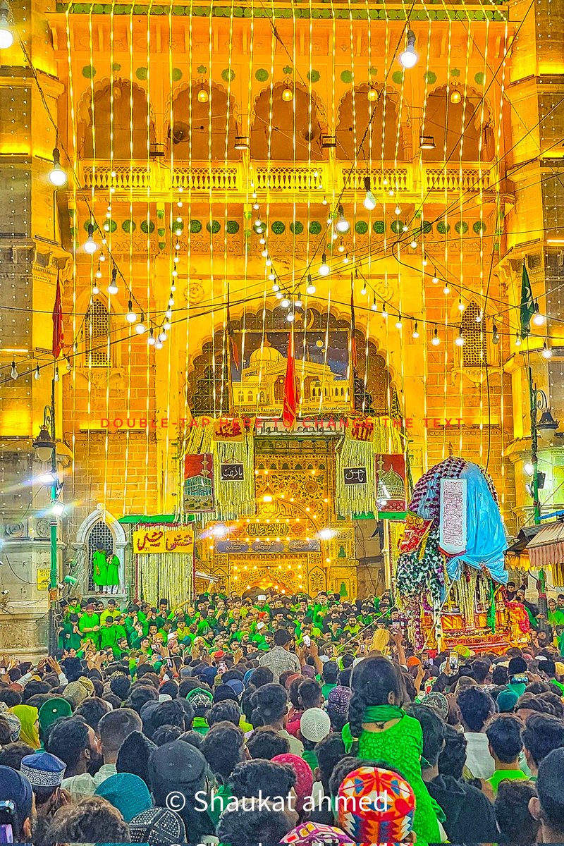 ShaukatRj's tweet photo. procession of the Tajiya from the Nizam Gate of the Dargah in Ajmer on the 8th day of Muharram
#muharram #muharram2025 #tazia #ajmer #rajasthan #india https://t.co/wQgrqcBQrO