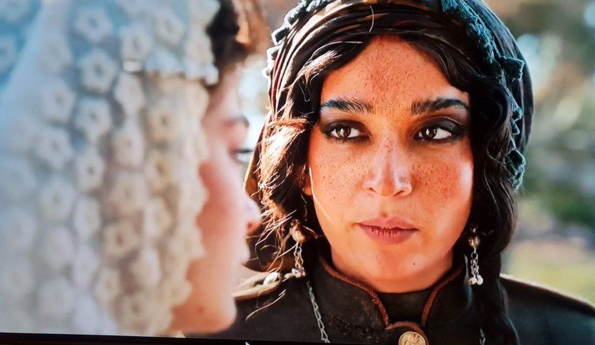 این سیمین تو شکارگاه عجب چشمایی داره 
چه موهایی چه صدایی...