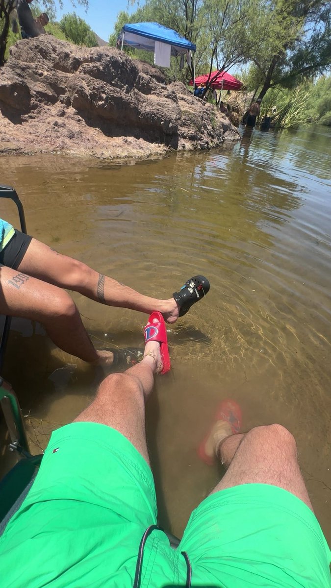 riptheslit's tweet image. happy friday 🙂‍↕️