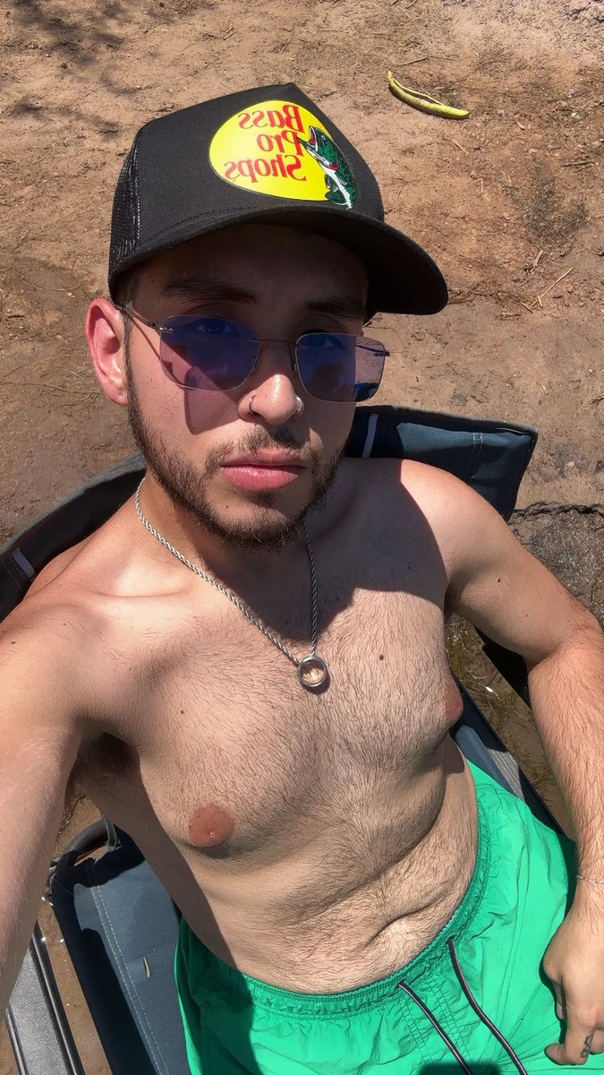 riptheslit's tweet image. happy friday 🙂‍↕️